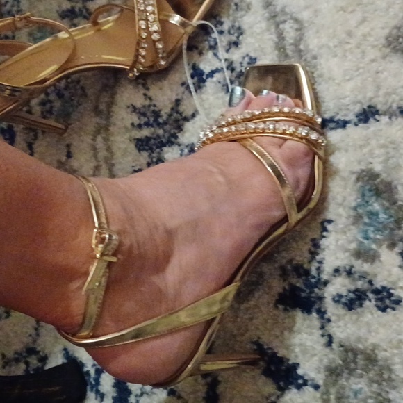 Antonio Melani Faithe Ankle Strap Rhinestone Jewel Detail Heeled Sandals Gold - Picture 5 of 16